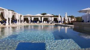 The swimming pool at or close to RELAIS MASSERIA CASINA DEI CARI