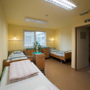 a hospital room with two beds and a window at Borbányai Rehabilitációs Ház in Nyíregyháza