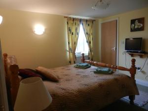 Llit o llits en una habitació de West Nattrass Guest House