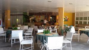 Restoran ili neka druga zalogajnica u objektu Ilha Flat Hotel-Ilhabela apart Schiavettii