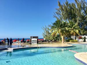 Bazén v ubytování Anna's Joye Seawind - Freeport, Montego Bay nebo v jeho okolí + 14 fotografií