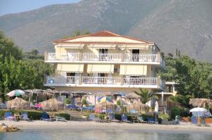 Gallery image of Villa Pouliezos Apartments in Alikanas