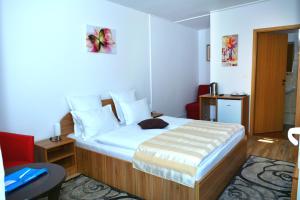 Ένα ή περισσότερα κρεβάτια σε δωμάτιο στο Pensiunea Anita