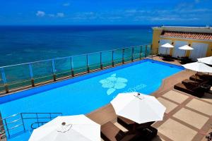 สระว่ายน้ำที่อยู่ใกล้ ๆ หรือใน Vessel Hotel Campana Okinawa