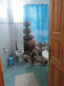 Ένα μπάνιο στο Irini Apartments Anaxos 