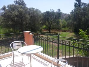 Gallery image of Irini Apartments Anaxos in Anaxos +16 photos
