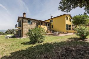 an exterior view of a house with a yard at Il Poggio Delle Ginestre in Torgiano