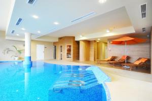 Bazén v ubytovaní Hotel Alpejski alebo v jeho blízkosti