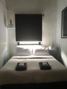 Llit o llits en una habitació de Lima.Tujoh