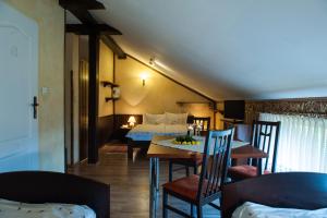 a room with a bed and a table and chairs at Villa Ambra in Osowa