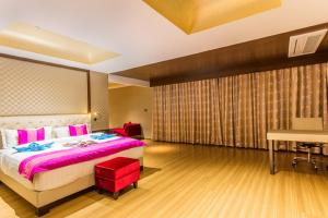Hotel Abika Elite客房内的一张或多张床位