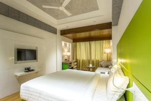 Hotel Abika Elite客房内的一张或多张床位