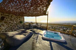 En balkong eller terrasse på Fertimo Suites