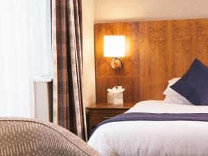 Кровать или кровати в номере Harbour Heights Hotel