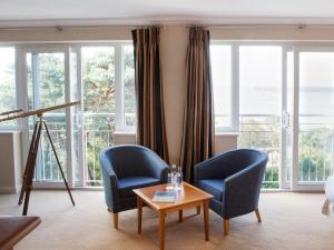 Гостиная зона в Harbour Heights Hotel