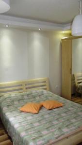 バルチクにあるVilla Moncheのベッドルーム1室(枕2つ付)
