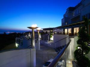 Балкон или терраса в Harbour Heights Hotel