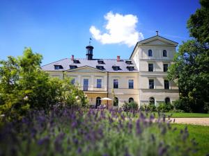 Vonkajšia záhrada v ubytovaní Chateau Mcely