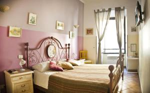 A bed or beds in a room at Trastevere Dream House