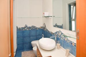 A bathroom at Vuemme 97