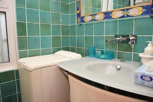 A bathroom at Vuemme 97