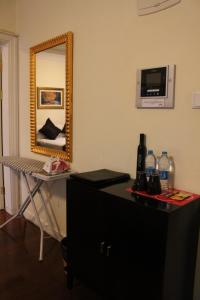 TV a/nebo společenská místnost v ubytování Ladoll Service Apartments