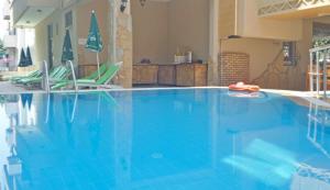 Bazén v ubytování Kleopatra Carina Hotel nebo v jeho okolí