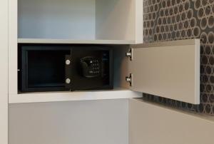 A kitchen or kitchenette at Hotel Mika Downtown