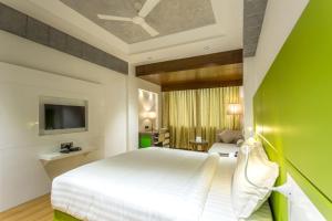 Hotel Abika Elite客房内的一张或多张床位