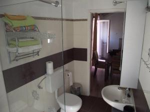Koupelna v ubytování Apartments Dobrinj