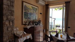Albergo Ristorante Montebaldo italokat is kínál