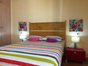 a bedroom with a large bed with two lamps at Apartamento Cuarto Real de Santo Domingo in Granada