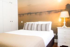 מיטה או מיטות בחדר ב-Liiiving in Porto | Ribeira Boutique Apartment