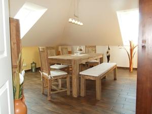 a dining room with a wooden table and chairs at Ferienwohnung Kranichzug in Kargow