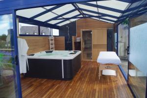 a jacuzzi tub in a house at Maison d'hôtes du Carrec in Paimpol