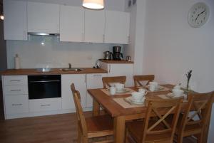 Kuchyňa alebo kuchynka v ubytovaní Apartament Piaskowy Polanki Park