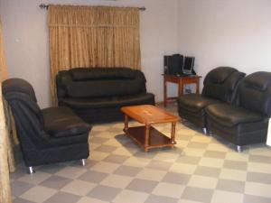 Hotel Safari COTONOU的休息区