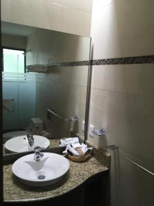a bathroom with a sink and a mirror at Hotel Regalo del Alma in Tequisquiapan