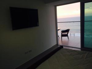 Μια τηλεόραση ή/και κέντρο ψυχαγωγίας στο Suite frente al mar