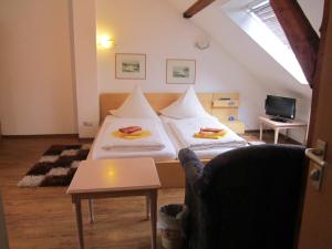 a living room with two beds and a couch at Hotel am Freihafen in Duisburg