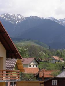 Vista general de una montaña o vista desde el hostal o pensión 