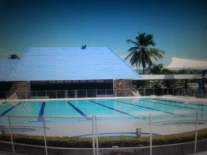 Bazén v ubytování HERMOSA CASAQUINTA FAMILIAR CONDOMINIO CAMPESTRE EL PEÑON Piscina Privada Campo de Golf nebo v jeho okolí