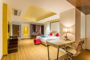 Hotel Abika Elite客房内的一张或多张床位