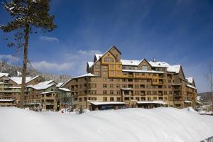 Zephyr Mountain Lodge om vinteren