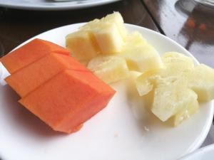 um prato branco com diferentes tipos de queijo. em Ancient Luangprabang Hotel em Luang Prabang mais 12 fotografias