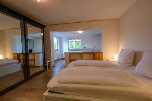 Postel nebo postele na pokoji v ubytování Hotel Klosterhof + 21 fotografií