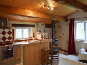 a kitchen with a sink and a counter in a room at Stunning Cottage in Tavistock with Private Terrace and Garden in Saint-Pierre-de-Colombier