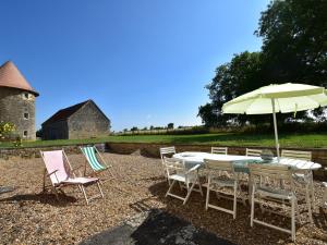 Imagen de la galería de Vintage Mansion in Moussy France with Large Garden, en Crux-la-Ville