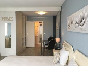 Postel nebo postele na pokoji v ubytování First Euroflat Hotel