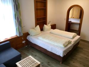เตียงในห้องที่ Apfelwirt